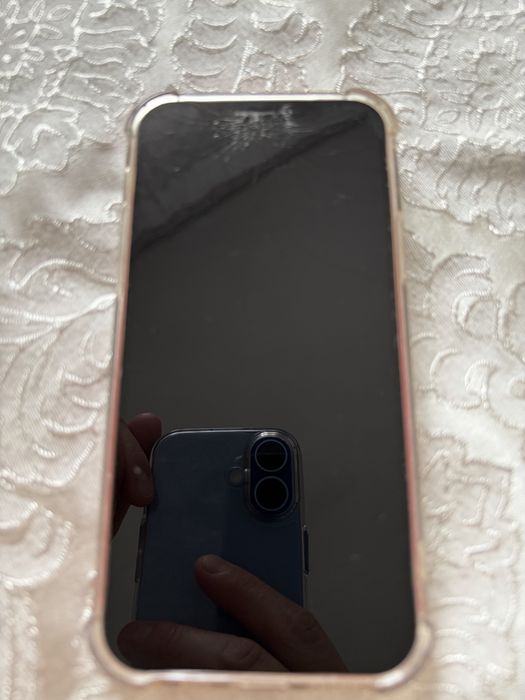 Iphone 12 с документом