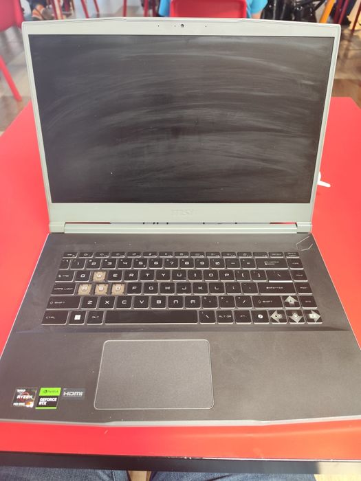 Vând laptop gaming MSI thin A15
