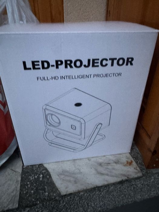 WiFiSmart проектор с вграден Android и приложения