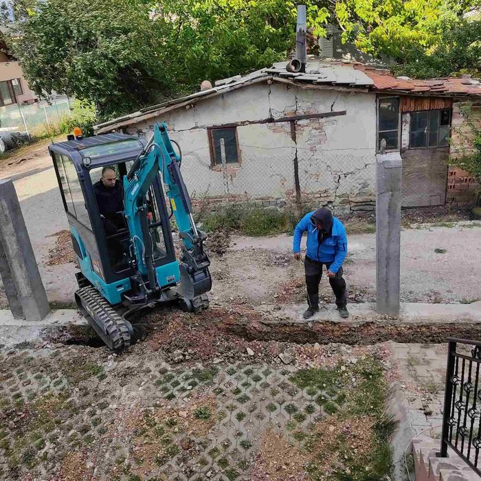 Мини багер + самосвал 3.5т -> СВОБОДНИ ЧАСОВЕ!