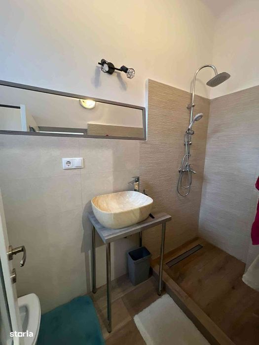 Casa singur in curte zona horea