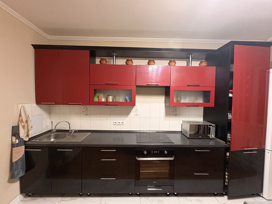 Кухонный мебель красный