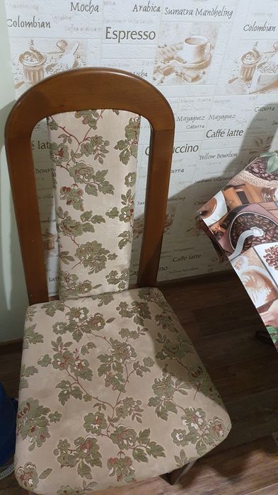 Продам зальный стол с 6 стульями