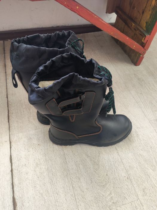 Продам новые Керзовые сапоги