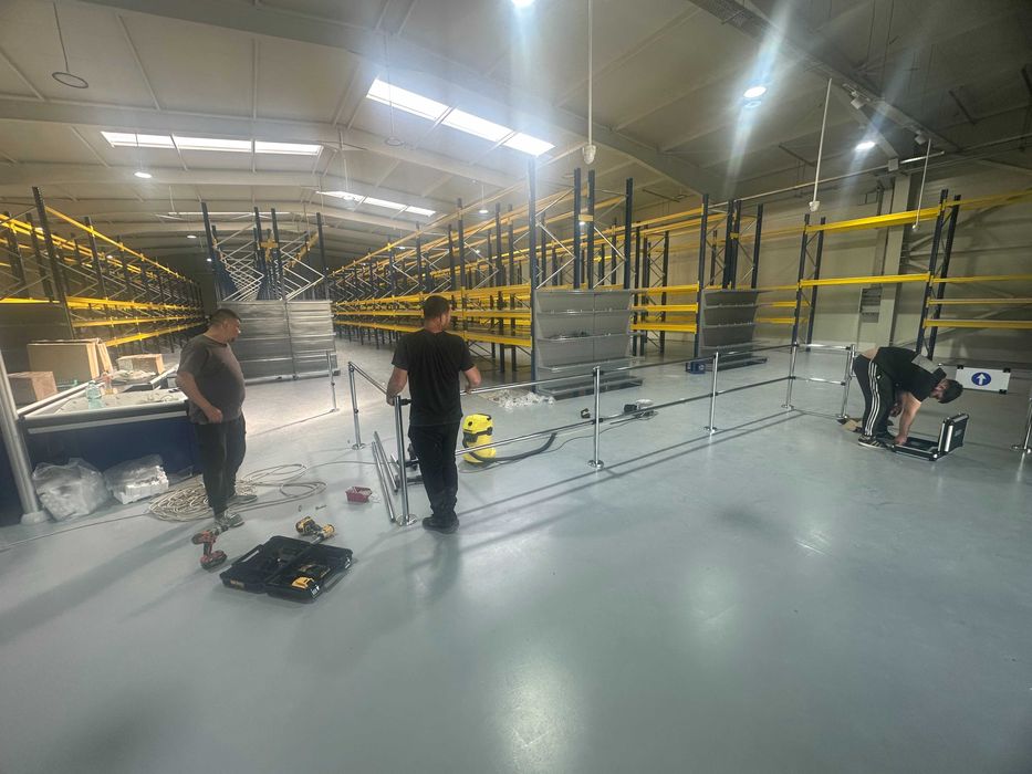 Vând rafturi industriale metalice noi