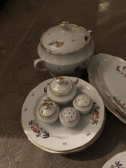 Продаю столовый сервиз Советских времен