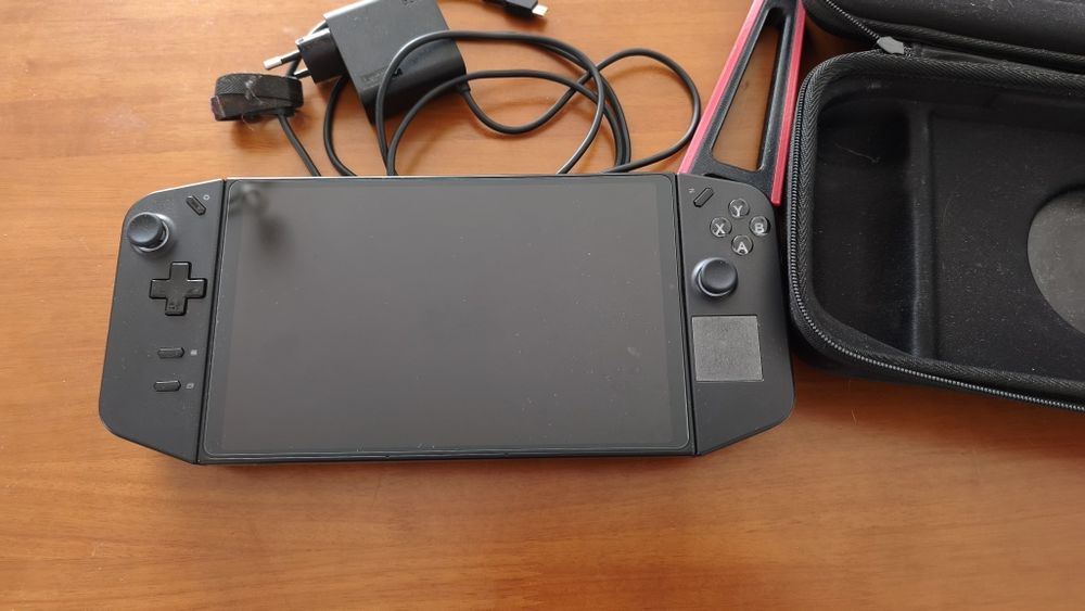 Lenovo Legion Go Z1 Extreme / 16GB / 512GB + аксесоари (Приемам интересни бартери)