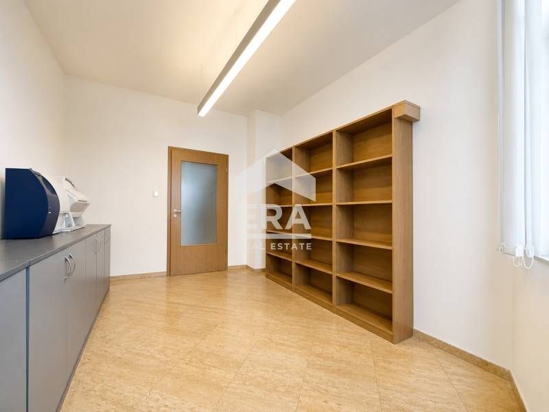 Представителен офис за продажба на бул. България 111, кв. Манастирски