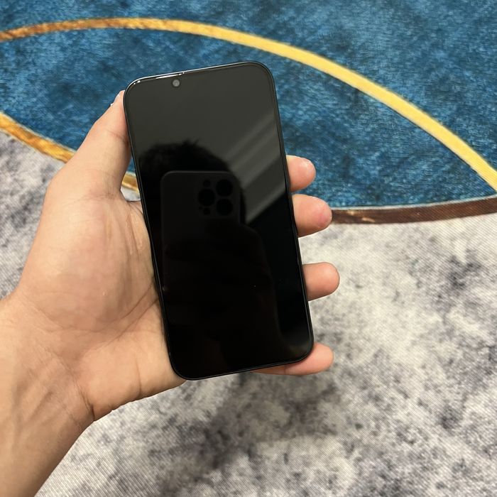 iPhone 13.