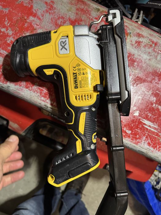 Pendular Dewalt dcs 335