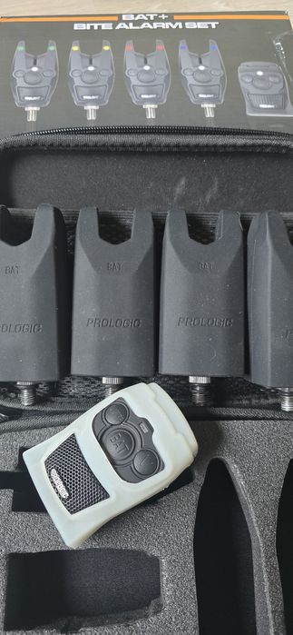 Senzori  / avertizori  Prologic BAT+ – 4 buc + receiver + husă