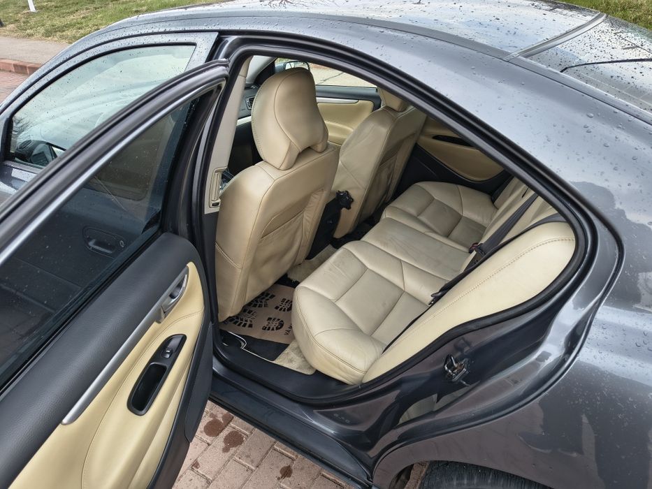 Volvo S60R  AWD  300hp