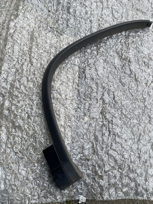 Лайсна преден десен калник R line VW Tiguan 2007-2010