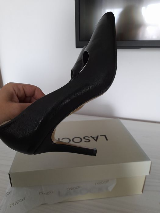 Pantofi din piele naturala