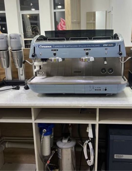 Продаю кофемашину faema