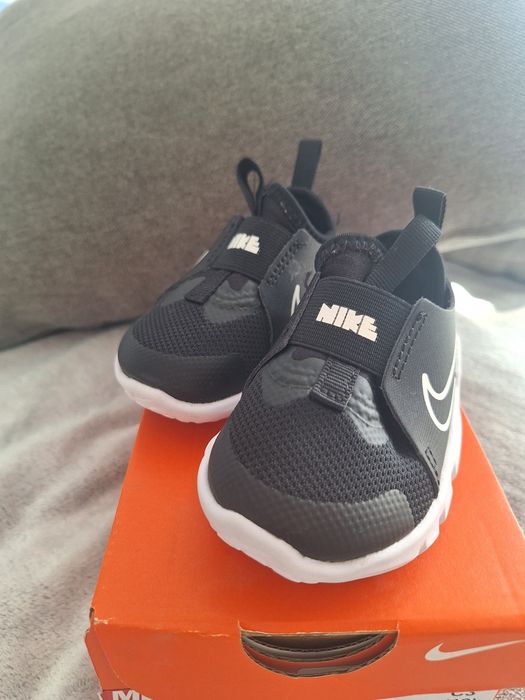 Бебешки черни маратонки Nike