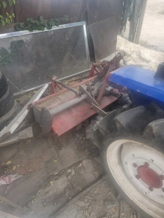 Închiriez tractoraș pentru arat și discuit grădini