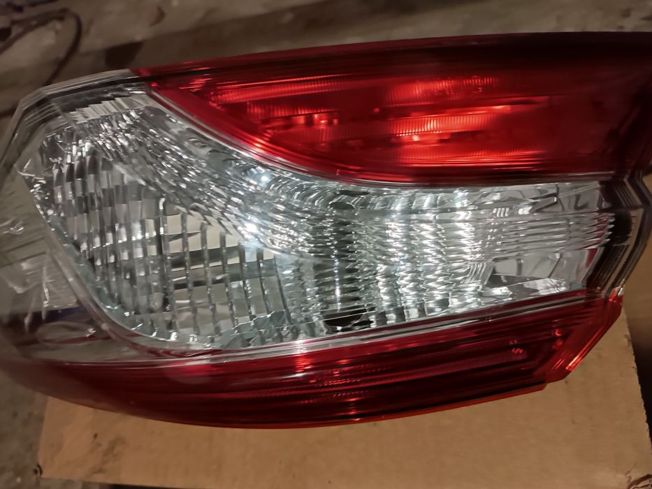 Продам задний правый фанарь оригинал