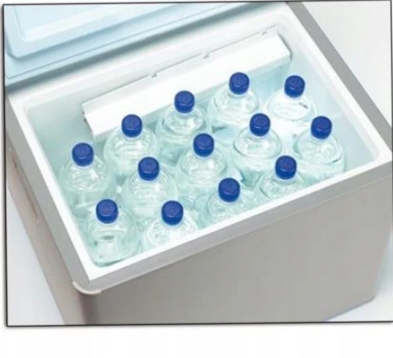 Dometic frigider portabil 3 moduri de alimentare.Folosit o singura data.