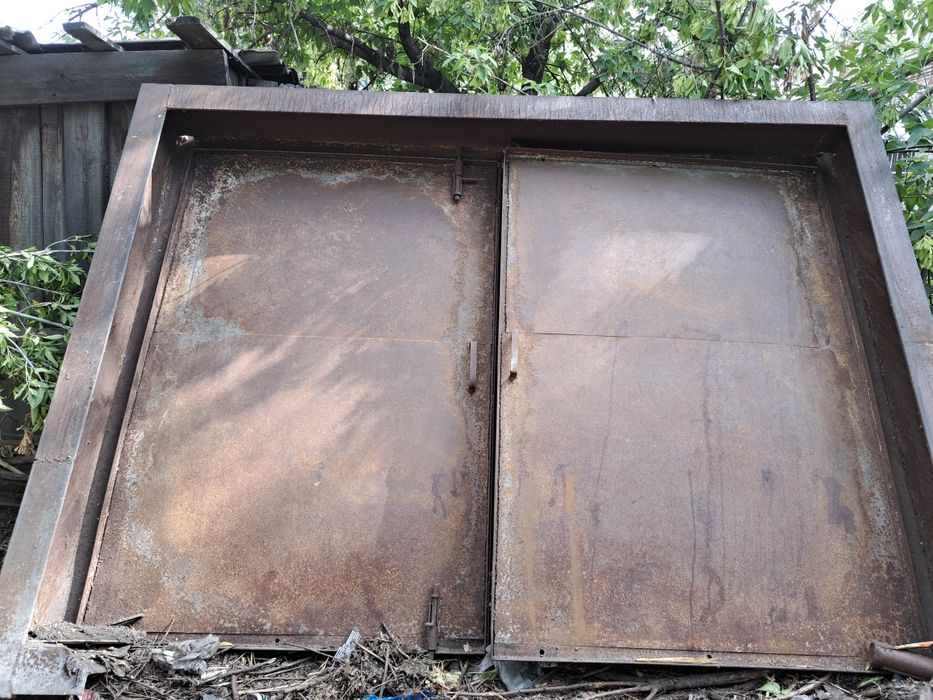 Железные ворота для большого гаража