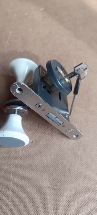 Продам внутреннии замок