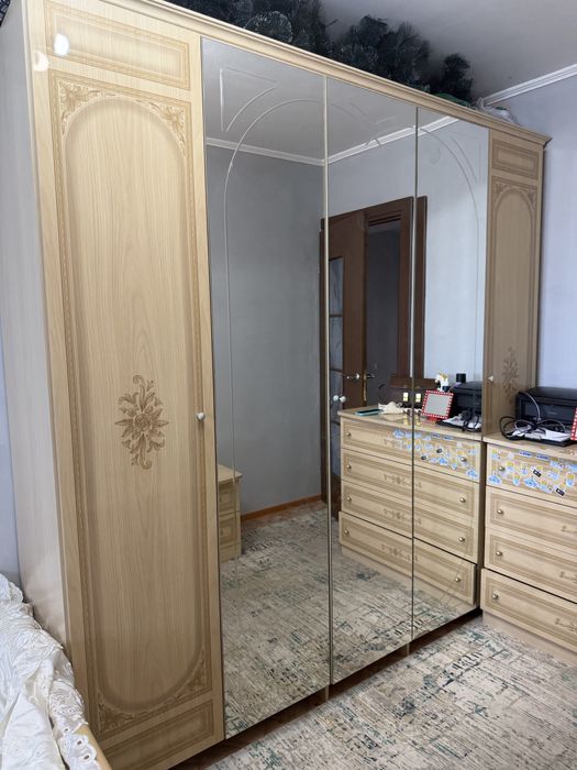 Продаю спальный гарнитур