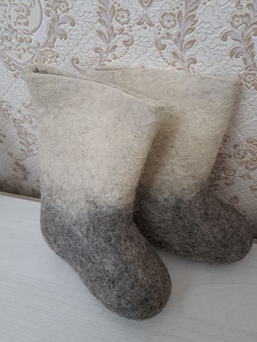 Продам 2 пары детских валенок-самовалок