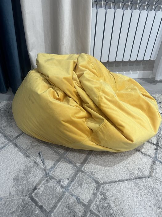 Желтый пуфик мешок