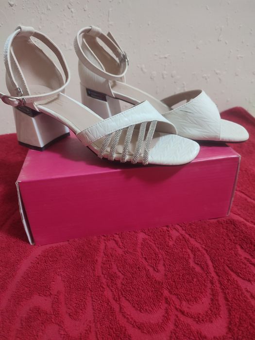 Oyoq kiyim 1 2 marta kiyilgan sifati alo