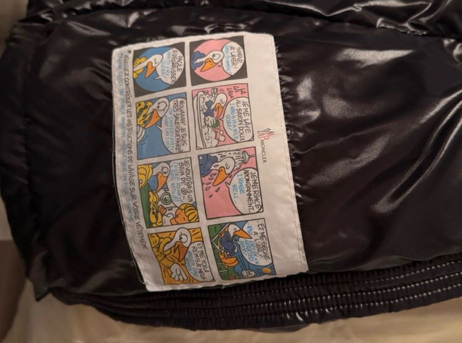 Vând geacă Moncler, nouă, cu eticheta.