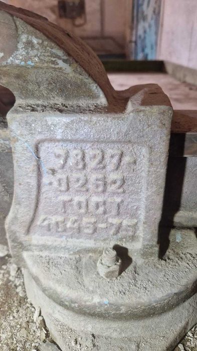 Тиски слесарные ТСЧ-140 мм, чугун, СССР  ГОСТ 4045-75 губцы 14см