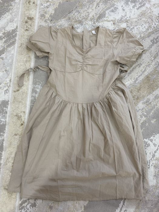 Бежевое платье для девочки