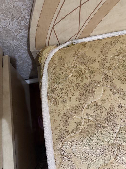 Спальный кровать продам диван