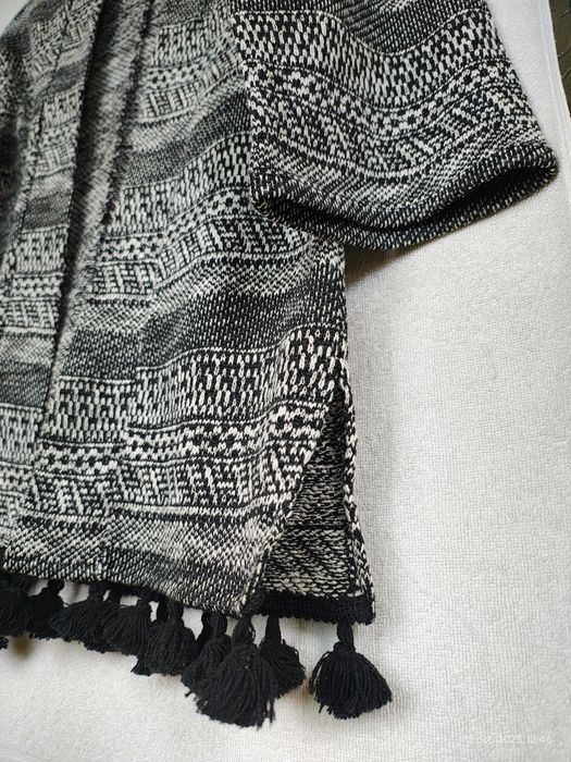 Cardigan lejer cu ciucuri