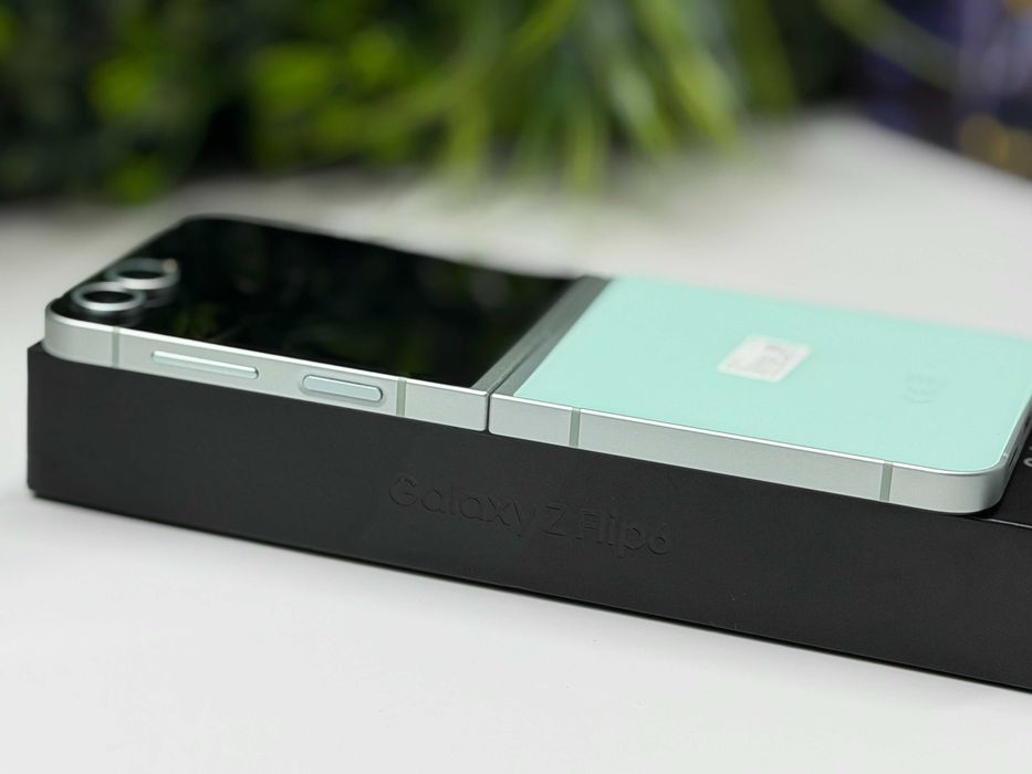 Samsung Z Flip6 512GB Mint Гаранция