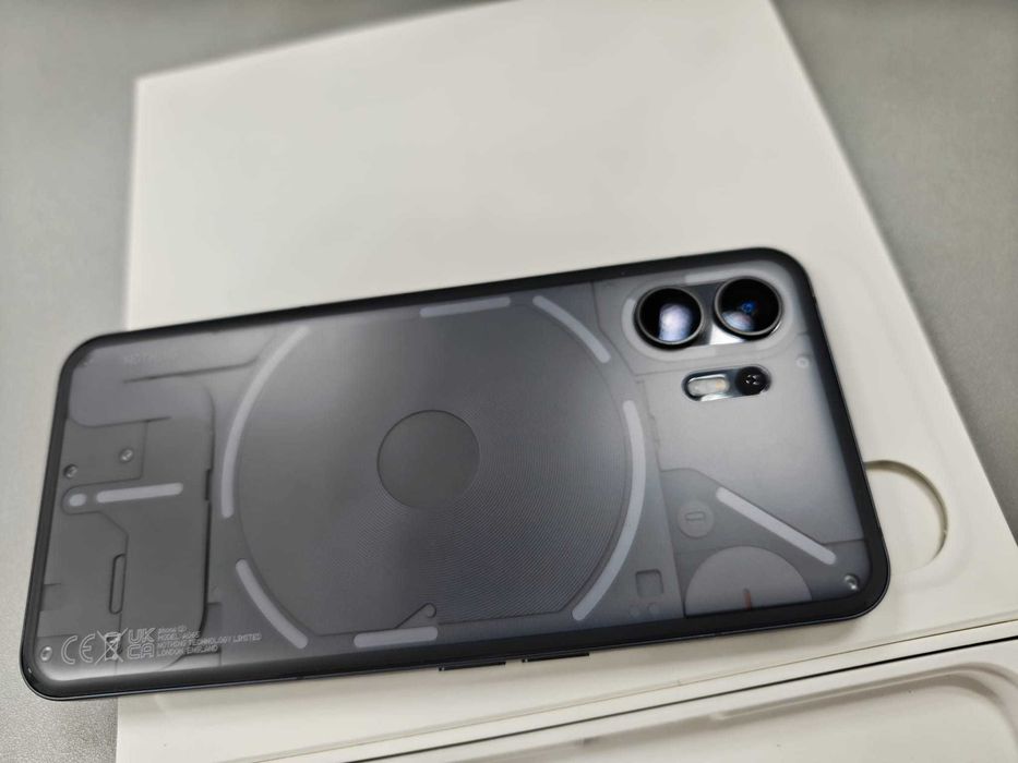 Nothing Phone (2) 12GB/256GB Dark Gray, impecabil, 8 huse, folie față/spate, full box
