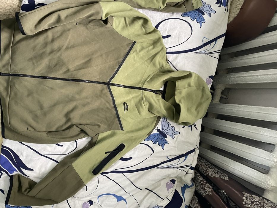 Nike tech fleece medium olive