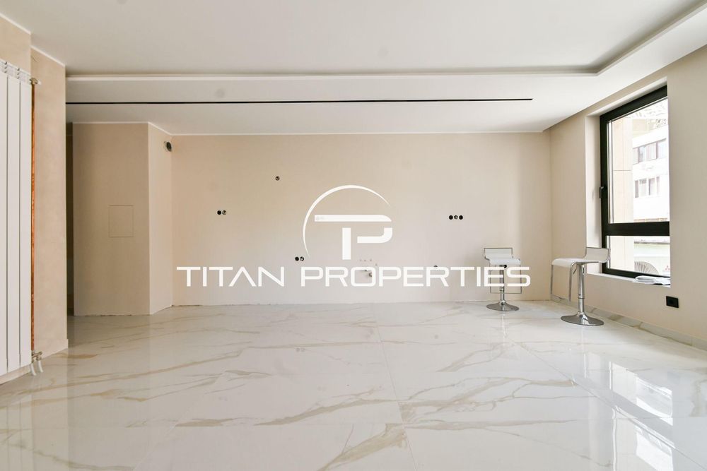 Тристаен,за продажба , Хладилника