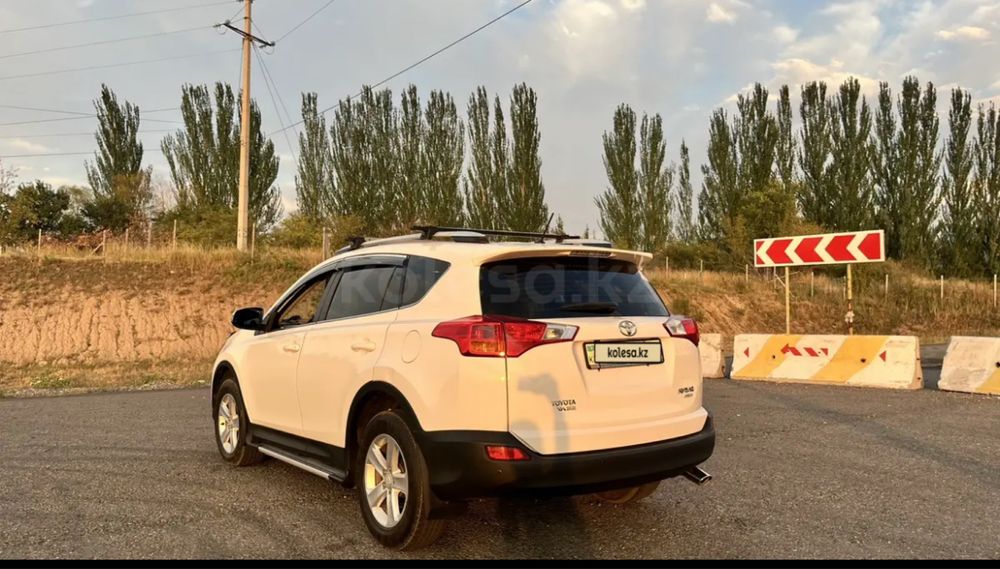 Toyota RAV4 2013год