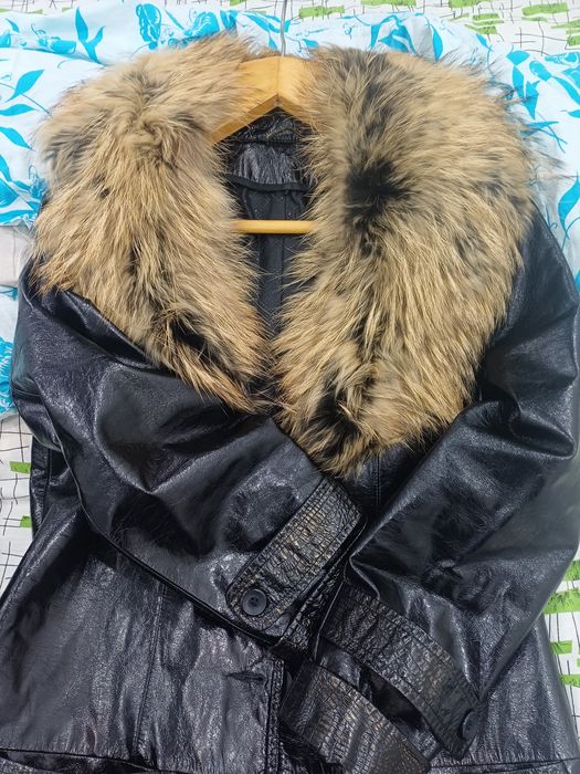 Кожаный плащ жен лаковый черн