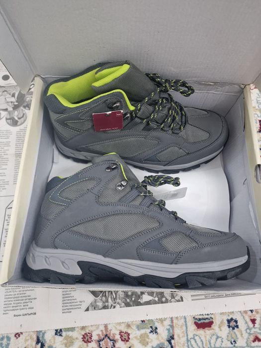 Кроссовки тёплые