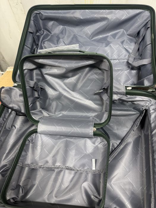 Продам Чемодан.