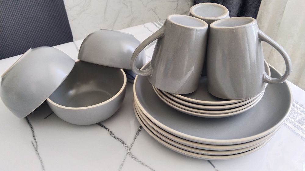 Продам набор керамической посуды.