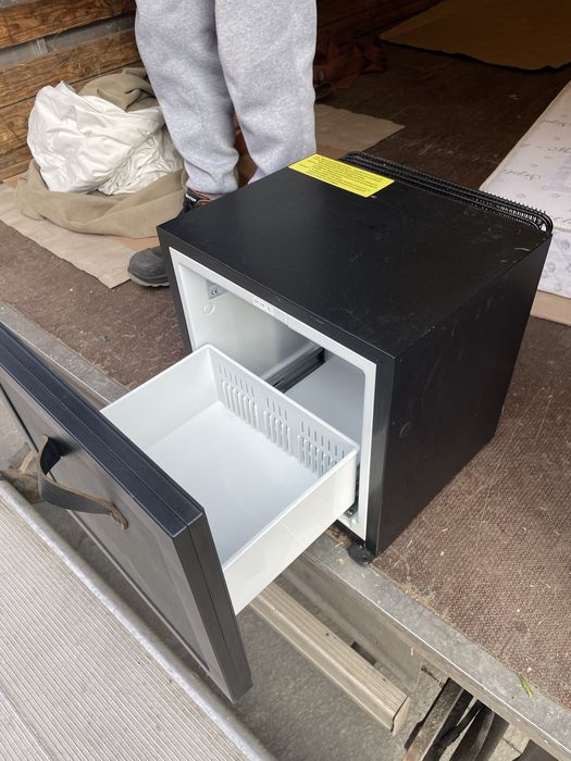 Frigider/Mini Bar Dometic