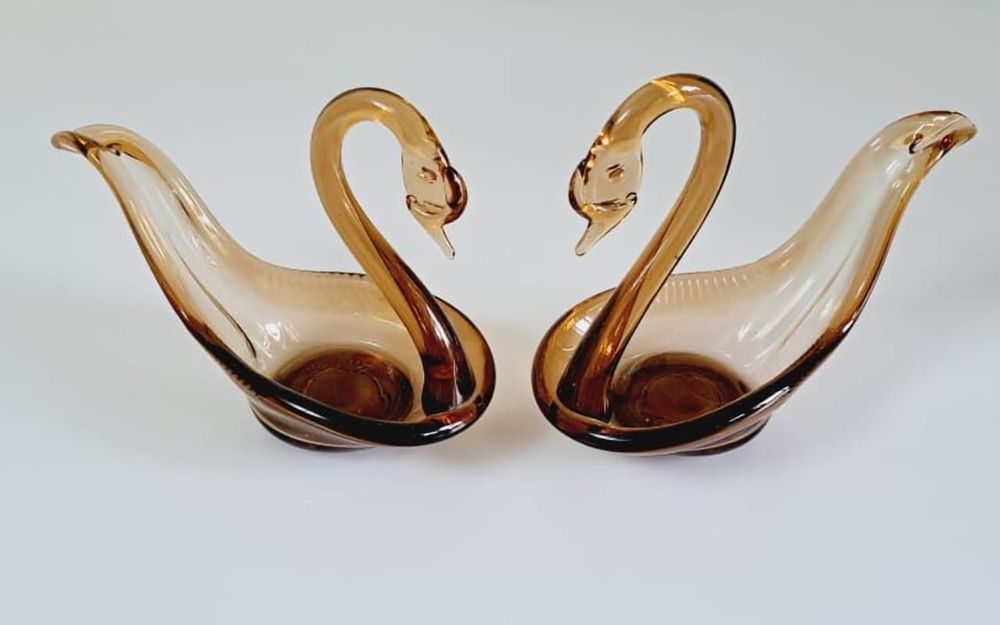 Лебеди цветное стекло