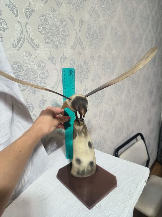 Статуэтка из рога Орёл с распахнутыми крыльями