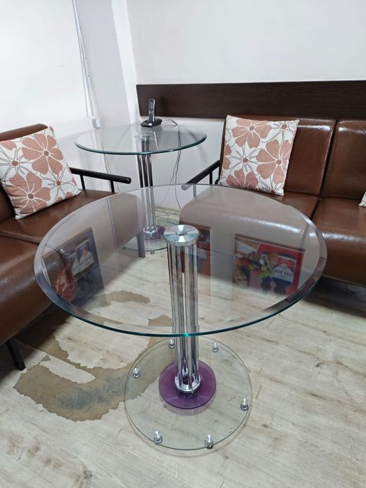 Офисный диван и журнальный столик