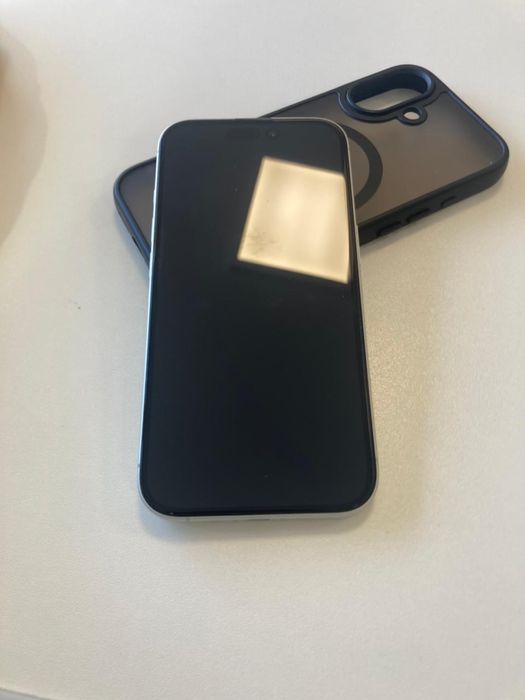 Айфон 16 в белом цвете