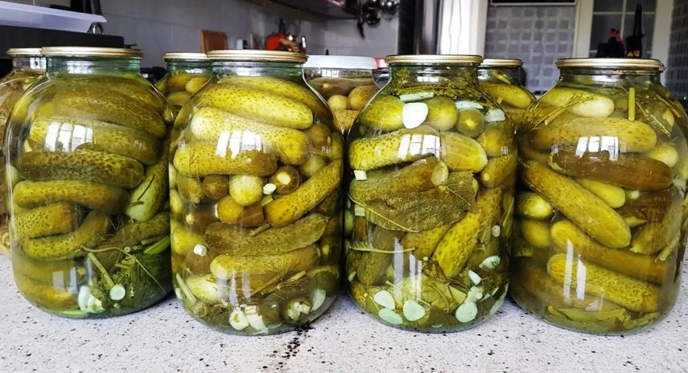 Продам Соленье огурцы и компоты