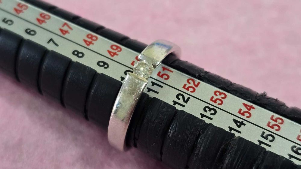 Пръстен от бяло злато проба 585 / с диамант